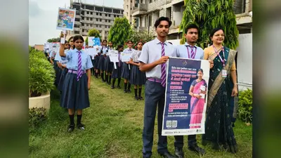 विद्यार्थियों ने निकाली रैली, एसआइआर को लेकर किया जागरूक
