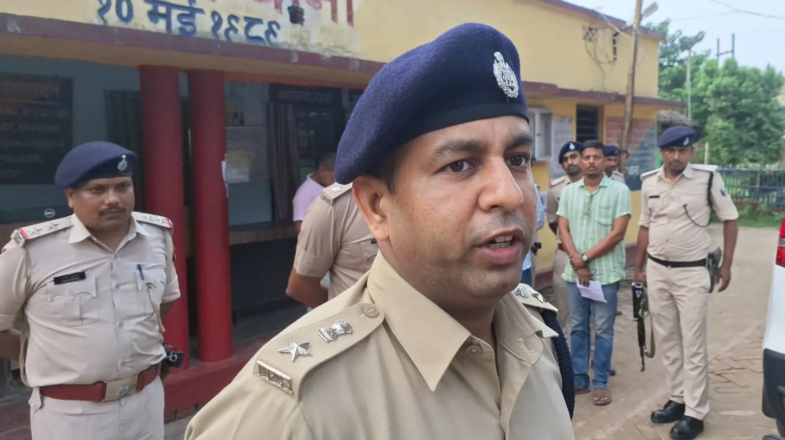 टीकापट्टी से तीन युवक हिरासत में, हो रही है पूछताछ