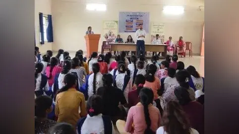 जेआईएस फाउंडेशन में उद्योग विभाग का जागरूकता कार्यक्रम आयोजित