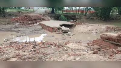 गया जी : सुखाड़ी नदी में पानी के तेज बहाव से टूटी छोटी पुलिया, दर्जनों गांवों का संपर्क टूटा, आवागमन ठप