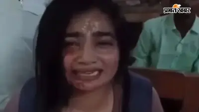 VIDEO VIRAL: वाराणसी फैमिली कोर्ट में हाईवोल्टेज ड्रामा, पत्नी की पिटाई और चेन छीनने के आरोप से मचा हड़कंप
