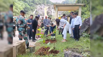 झारखंड हाईकोर्ट के मुख्य न्यायाधीश महेश शरदचंद्र सोनाक ने परिवार संग किया हिरणी जलप्रपात का भ्रमण