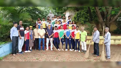 डीएवी पब्लिक स्कूल में योग व स्वच्छता जागरूकता कार्यक्रम