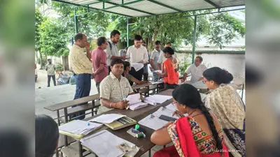 एसआइआर के तहत विशेष शिविर में बड़ी संख्या में पहुंचे मतदाता