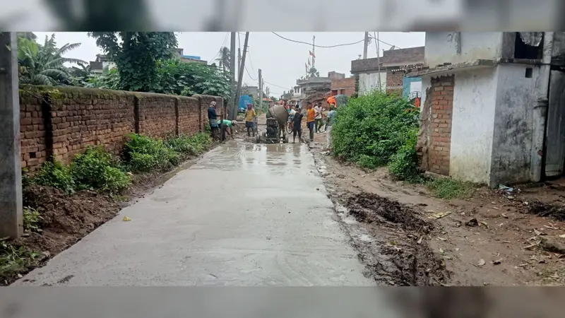 मंत्री दीपिका पांडेय सिंह की पहल पर सड़क मरम्मत कार्य शुरू