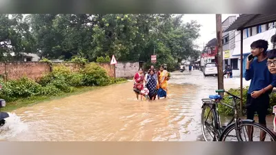 मूसलाधार बारिश से घाटशिला की बिहारी व रेलवे कॉलोनी के दर्जनों घरों में घुसा पानी