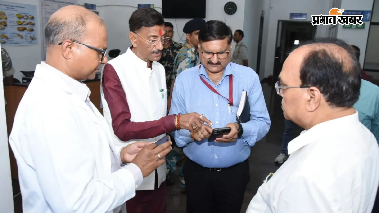 रक्षा राज्यमंत्री संजय सेठ ने रिम्स आश्रयगृह का किया निरीक्षण, कहा - कैंटीन को कमाई का जरिया न बनायें