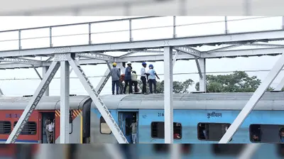पूर्वी सिंहभूम : गालूडीह के पास रेलवे ब्रिज पर टूटा ओएचई तार, टाटा-हावड़ा स्टील ट्रेन बीच रास्ते रुकी
