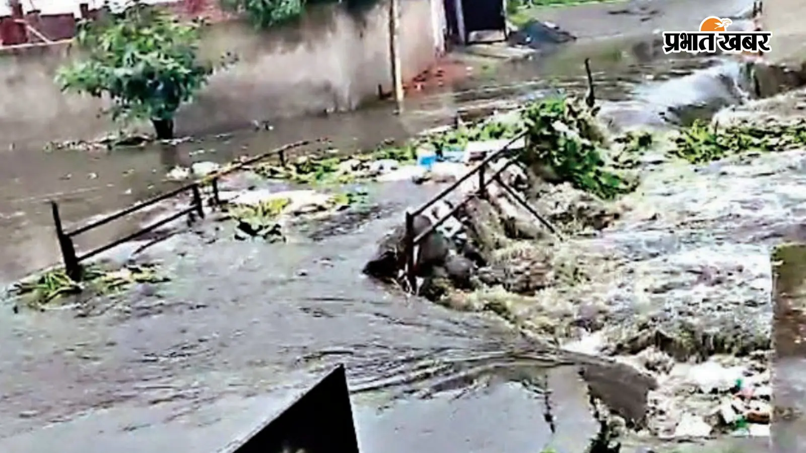 रांची में दो घंटे की बारिश में सड़कें बनीं तालाब, घरों में घुसा पानी