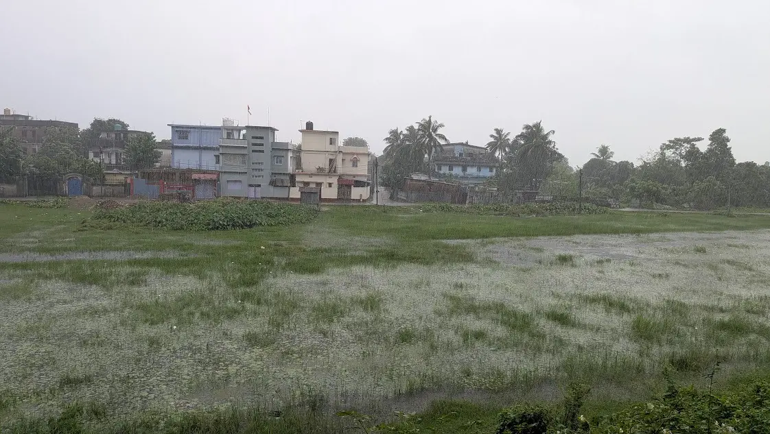किशनगंज में मूसलाधार बारिश से 'फ्लैश फ्लड' का खतरा: नेपाल और बंगाल के पानी से उफान पर नदियां