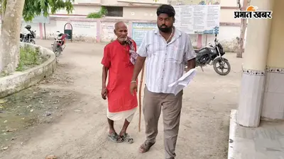 वैशाली में 80 साल के बुजुर्ग की दर्दभरी कहानी, 10 महीने से पेंशन के लिए लगा रहे सरकारी दफ्तरों के चक्कर