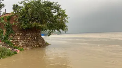 गंगा का बढ़ता जलस्तर बढ़ा रहा चिंता, मुंगेर के दियारा इलाकों में फैलने लगा पानी, प्रशासन अलर्ट मोड में