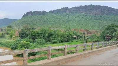 कैमूर : बारिश से लौटी शुकुल मड़ैया पहाड़ की खूबसूरती, सेल्फी लेने आ रहे सैकड़ों लोग