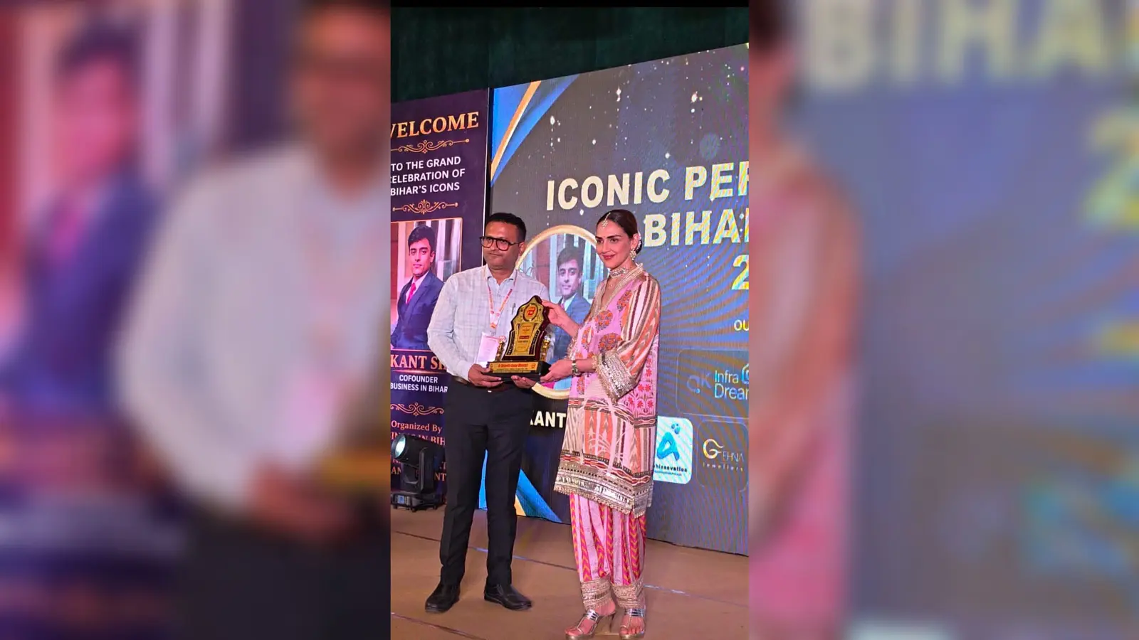 डॉ शैलेन्द्र कुमार को मिला ‘आइकॉनिक पर्सनालिटी ऑफ बिहार-2026’ सम्मान, ईशा देओल ने किया सम्मानित