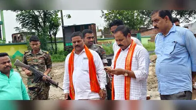 सबुनी पोखरा सौंदर्यीकरण कार्य में अनियमितता, मंत्री नंदकिशोर राम ने रुकवाया निर्माण