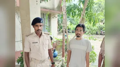 घर के बाहर बेच रहा था देसी शराब, पुलिस ने घेराबंदी कर दबोचा; 40 लीटर शराब बरामद