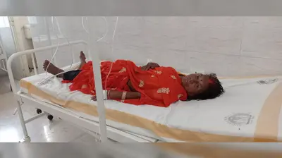 रोहतास: औचक निरीक्षण में पहुंचे सिविल सर्जन, रेफर होने जा रही महिला की PHC में बचाई जान