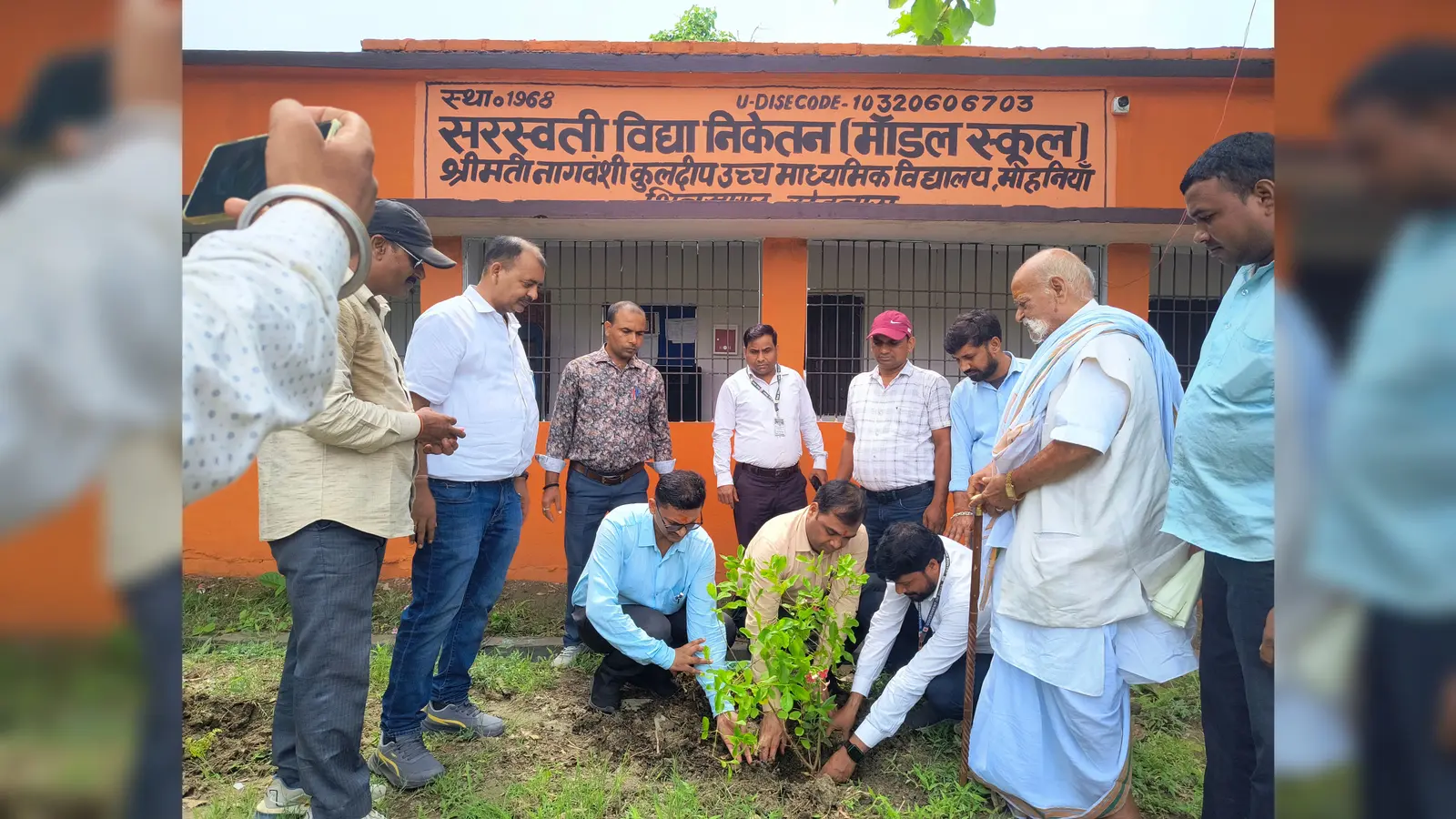 रोहतास: मोहनियां में सरस्वती विद्या निकेतन मॉडल स्कूल का शुभारंभ, पौधारोपण कर दिया पर्यावरण संरक्षण का संदेश