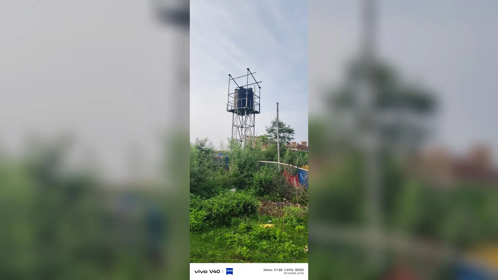 जलमीनार तो खड़ा है, लेकिन सोलर प्लेट व समरसिबल गायब