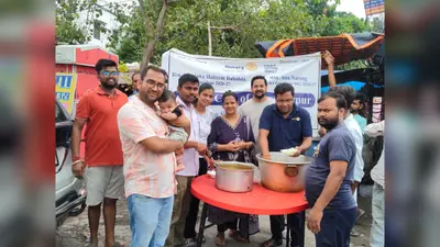 रोटरी क्लब ने 50 जरूरतमंदों को कराया भोजन, स्टेशन रोड पर लगा फूड डोनेशन कैंप