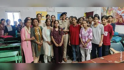 आरा : गर्ल्स कोचिंग सेंटर में पुलिस का विशेष अभियान, छात्राओं को सिखाए आत्मरक्षा और साइबर सुरक्षा के गुर