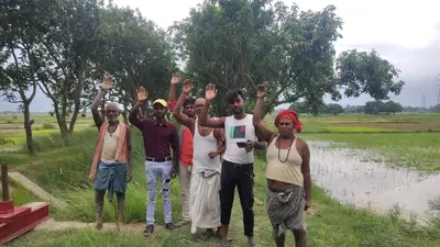 नहर में पानी नहीं पहुंचने से सूखने लगी धान की फसल, किसानों ने किया प्रदर्शन