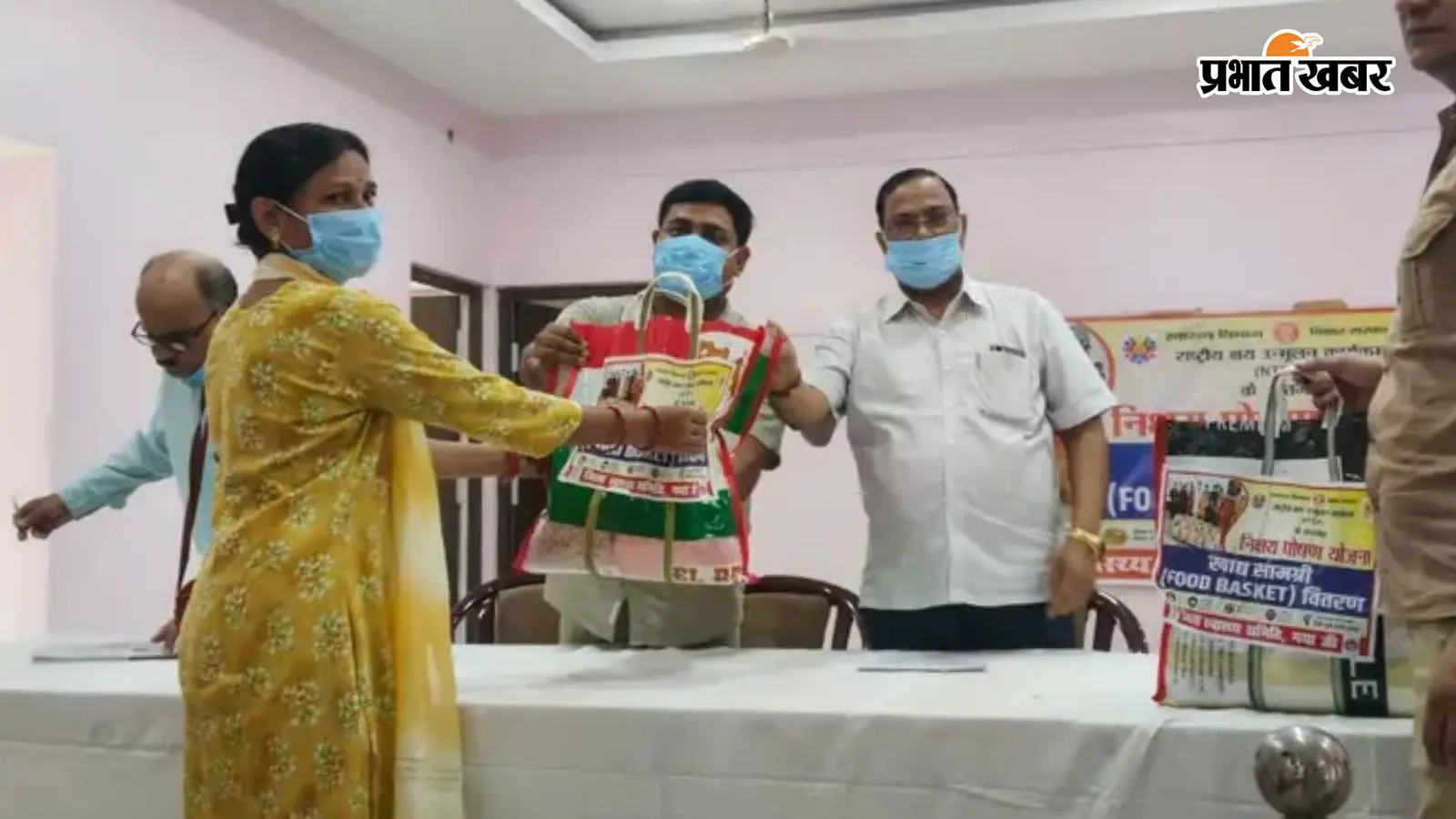गया: निक्षय पोषण योजना के तहत टीबी मरीजों के बीच फूड बास्केट का वितरण, सिविल सर्जन ने जनसहयोग की अपील की