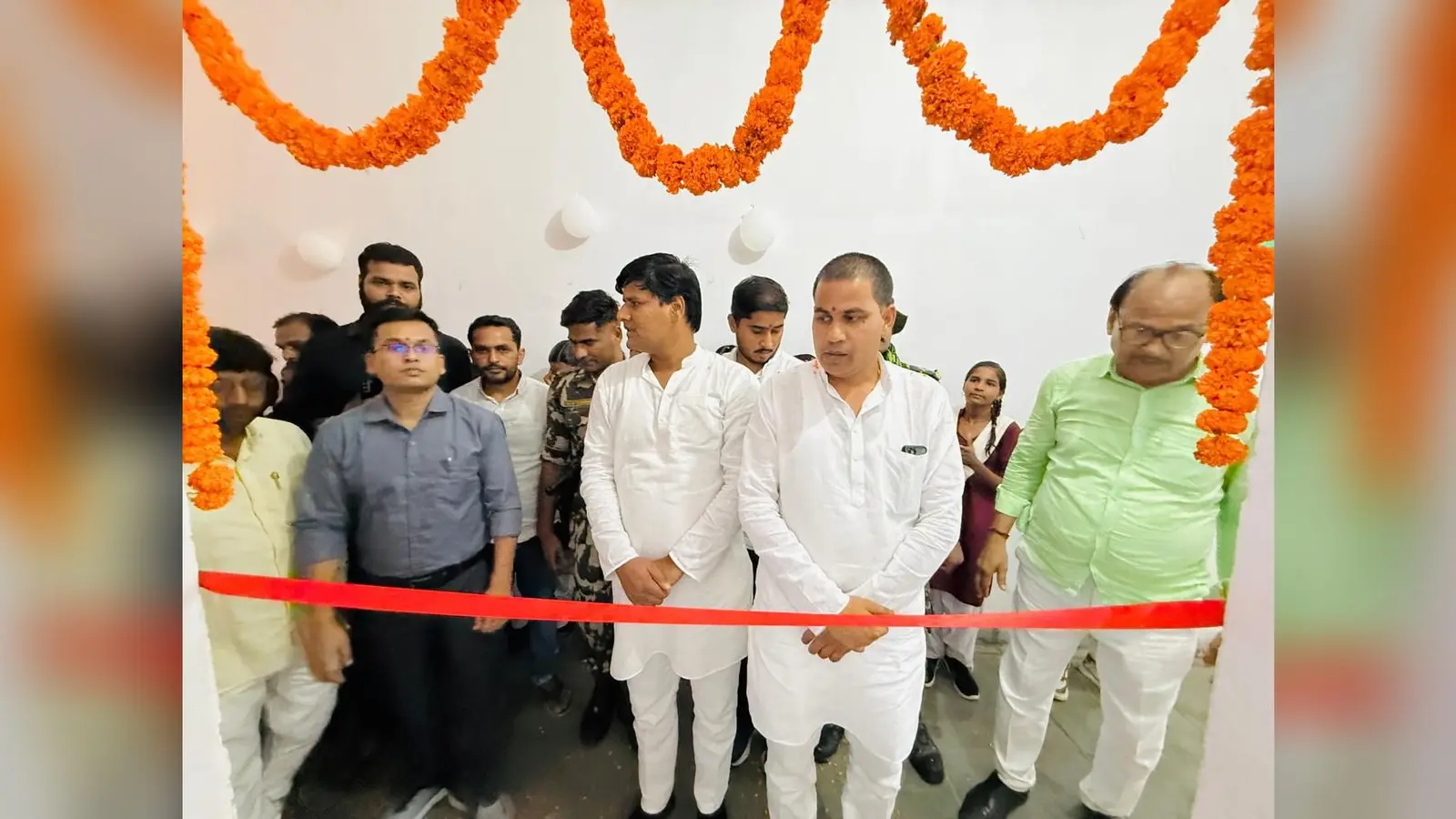 कैमूर: धनेछा में सरस्वती विद्या निकेतन आदर्श स्कूल का शुभारंभ, छात्रों को मिलेंगी स्मार्ट क्लास और आधुनिक सुविधाएं