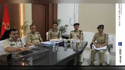 अपर पुलिस महानिदेशक ने की जिला के कानून-व्यवस्था की समीक्षा, पुलिस पर हमला और हर्ष फायरिंग के मामलों में विशेष चौकसी बरतने का निर्देश
