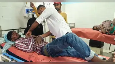 आरा-बक्सर फोरलेन पर दो बाइकों की टक्कर, जोमैटो डिलीवरी बॉय समेत दो युवक घायल