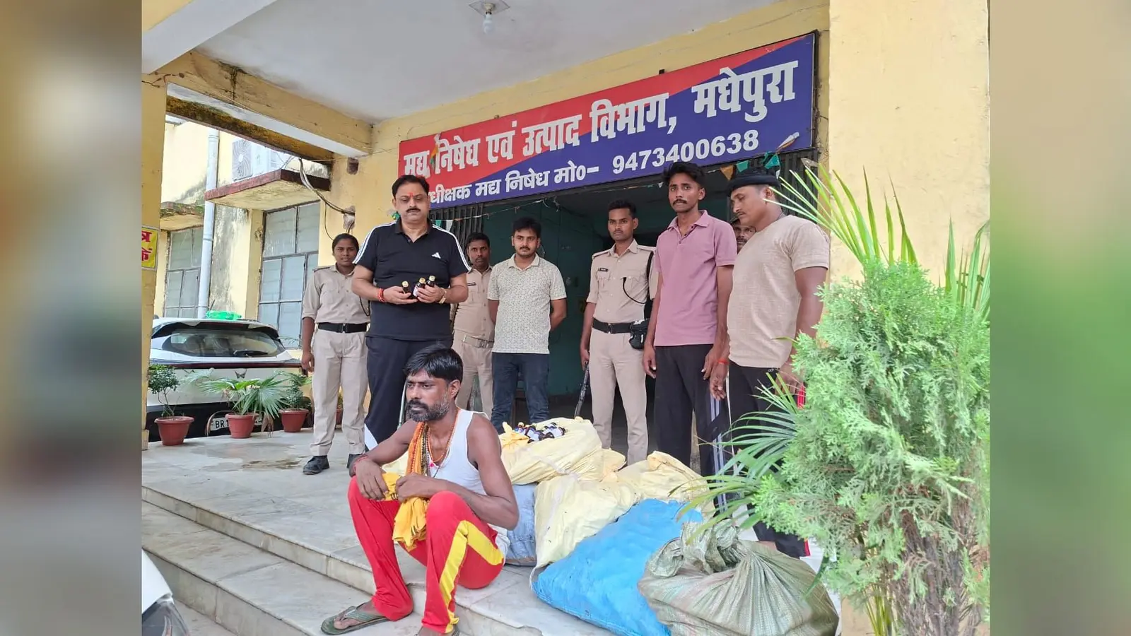 Drug Bust: सिंहेश्वर मंदिर के पास 1750 पीस प्रतिबंधित कोरेक्स सिरप बरामद, एक गिरफ्तार, नेटवर्क की जांच तेज