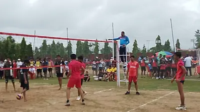 कैमूर: बारिश भी नहीं रोक सकी खिलाड़ियों का जोश. सीबीएसई क्लस्टर-3 वॉलीबॉल टूर्नामेंट में रोमांचक मुकाबलों की धूम