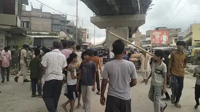 रिक्शा चालक जमील अख्तर की मौत पर फूटा लोगों का गुस्सा, आजाद चौक पर सड़क जाम