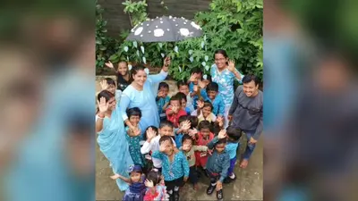 मानसून की कविताओं और गानों पर जमकर थिरके बच्चे