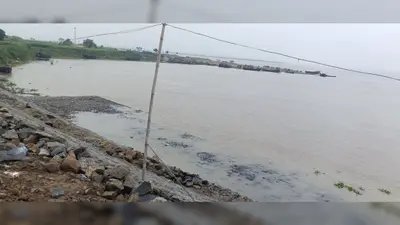 गंगा का जलस्तर 21 सेंटीमीटर बढ़ा, इस्माईलपुर-बिंदटोली तटबंध के पांव तक पहुंचा पानी, प्रशासन अलर्ट