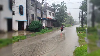 किशनगंज में झमाझम बारिश से मिली गर्मी से राहत, लेकिन शहर की सड़कें बनीं तालाब, जलजमाव से बढ़ी परेशानी