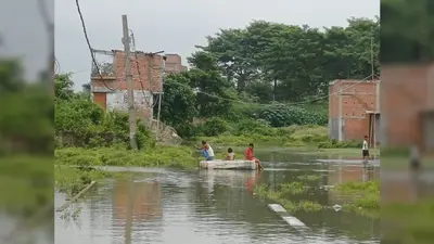 नेपाल में भारी बारिश से उफान पर बूढ़ी गंडक,शहर के कई इलाकों में घुसा पानी, आश्रम घाट डूबा