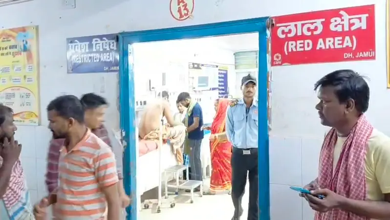 वज्रपात की चपेट में आने से युवक झुलसा, सदर अस्पताल में भर्ती