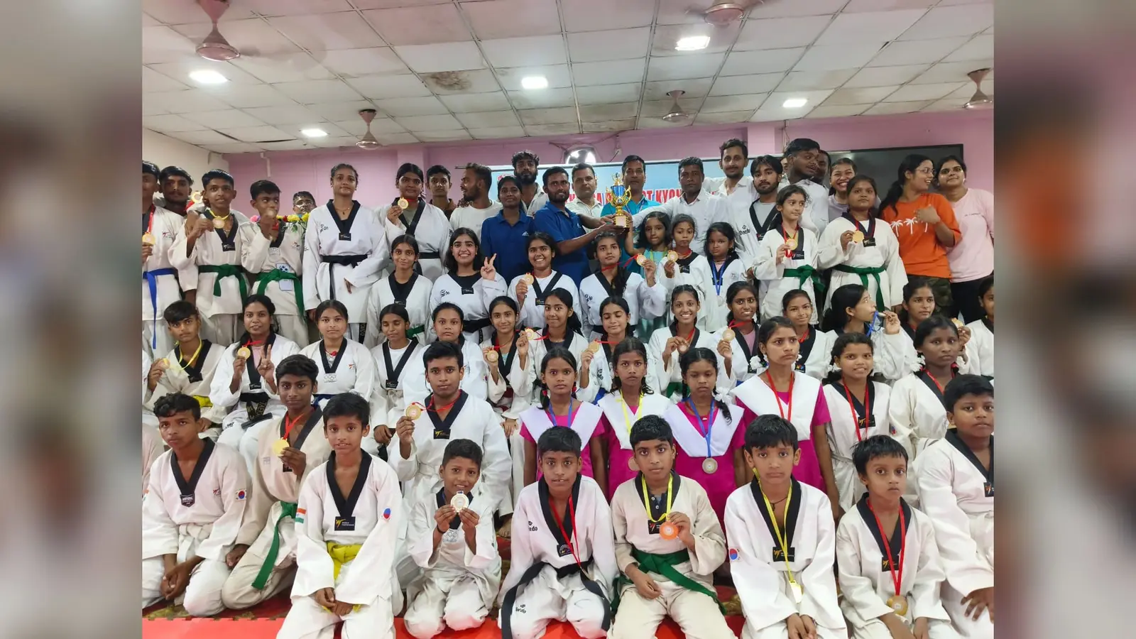 शेखपुरा ताइक्वांडो प्रतियोगिता में संस्कार पब्लिक स्कूल का दबदबा, जीता ओवरऑल चैंपियन का खिताब