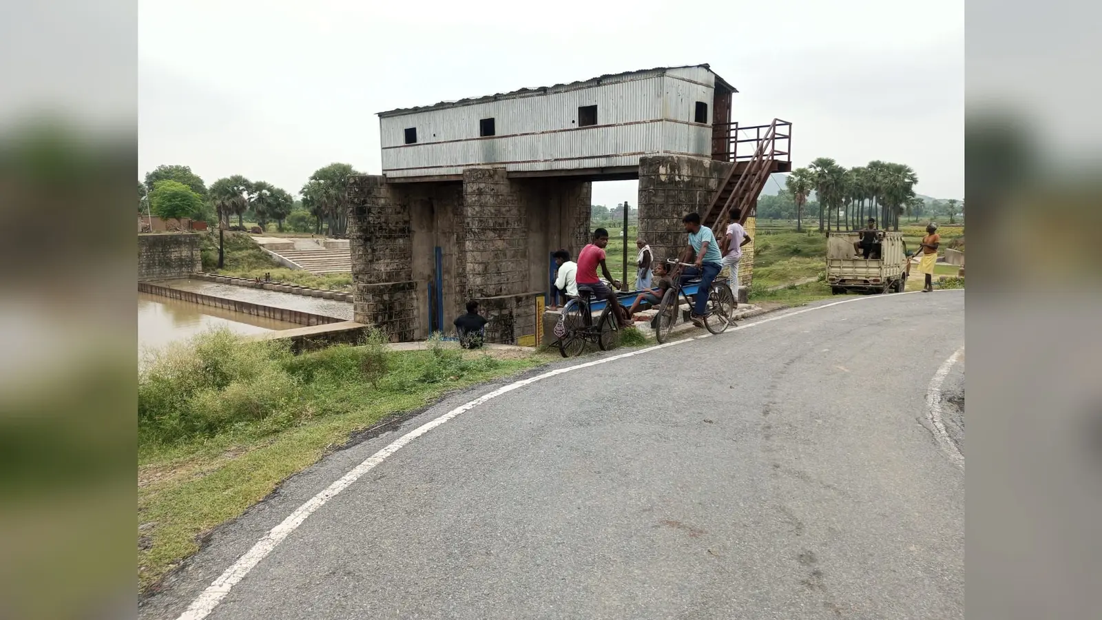 औरंगाबाद में मौत को दावत दे रही टूटी पुलिया, प्राणपुर डैम के पास हर दिन खतरे में गुजर रहे लोग