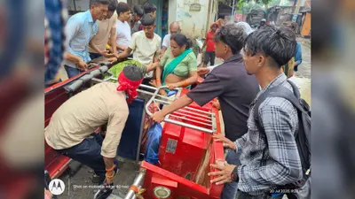 औरंगाबाद में जर्जर सड़क बनी हादसे की वजह, देव-अंबा मार्ग पर टोटो पलटा, दो महिलाएं घायल