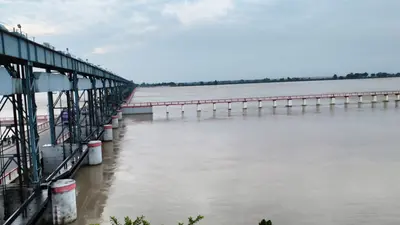 कोसी में बढ़ा जलप्रवाह, 25 फाटक खोले गए, तटबंध के भीतर बसे गांवों में बढ़ी चिंता