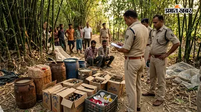 बांस के बगीचे से मिनी शराब फैक्ट्री का भंडाफोड़, 350 लीटर देसी और 15 कार्टन नकली अंग्रेजी शराब जब्त