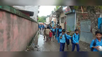 जलजमाव से परेशान ग्रामीणों ने डीएम से लगाई गुहार