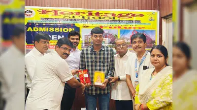 बक्सर: नीट यूजी 2026 में ऑल इंडिया रैंक 141 लाने वाले आदित्य रंजन का भव्य सम्मान, हेरिटेज स्कूल में आयोजित हुआ समारोह; मेधावी छात्र की सफलता पर खुशी