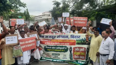 ग्रीनफील्ड सैटेलाइट टाउनशिप के विरोध में किसानों का हल्लाबोल, दिया धरना