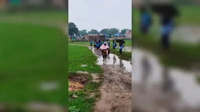 कैमूर: चाँद प्रखंड में रास्ता बना दलदल, बारिश में बच्चों का स्कूल जाना मुश्किल; पढ़ाई पर संकट