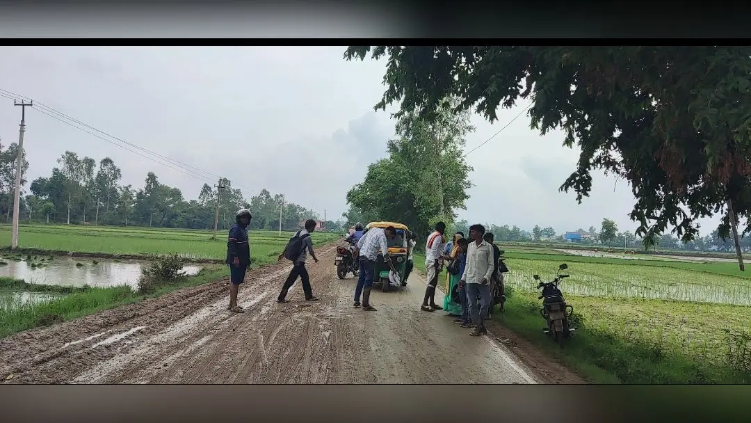 कैमूर: भगवानपुर में धरती माता धाम जा रहे तीन श्रद्धालु बाइक फिसलने से घायल, हादसा टला