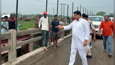 बंद सलुइस गेट खुलवाकर विधायक ने शुरू कराई जल निकासी, अधिकारियों को लगाई फटकार