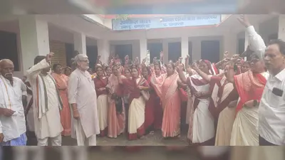 चनपटिया में आंगनबाड़ी सेविका-सहायिकाओं का 12 सूत्री मांगों को लेकर प्रदर्शन